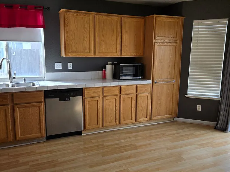647 Vista Ct — Photo 5