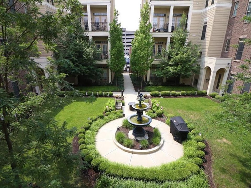 1st image of 450 E Ohio St APT 212