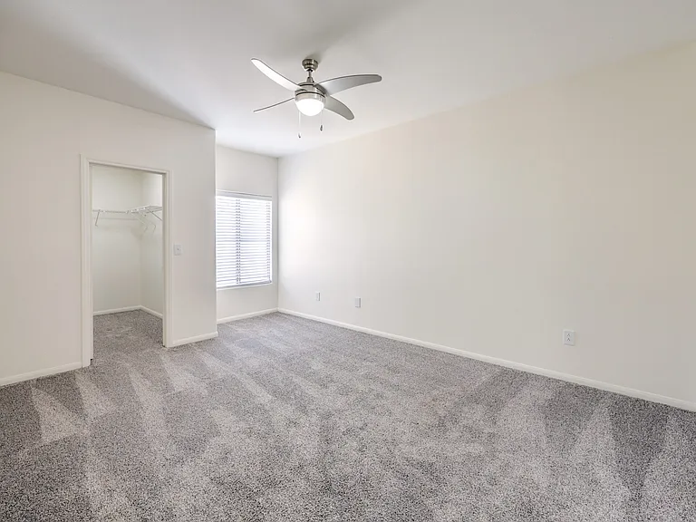 La Villa Estates Apartments — Photo 7