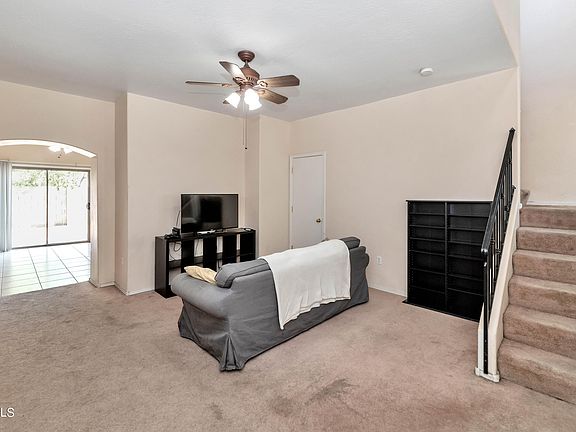 3rd image of 3032 E KINGS Avenue