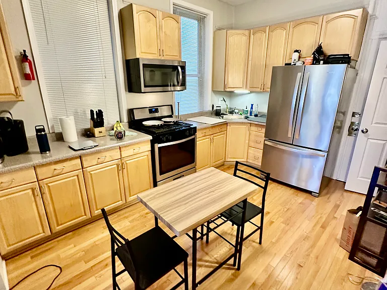 1913 W Cortland St #1F — Photo 2