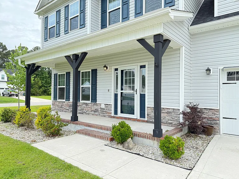 303 Breezeway Dr — Photo 3