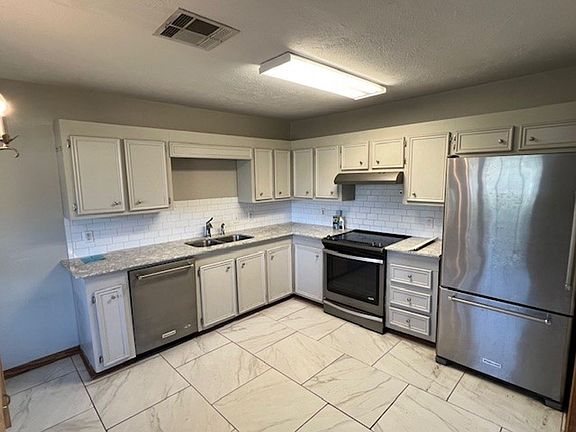 5th image of 4412 Eileen St