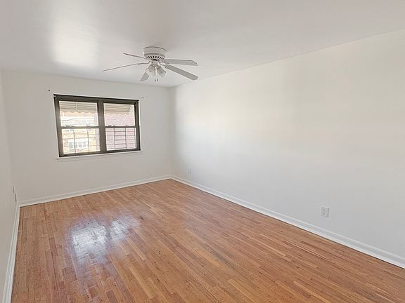 BEDROOM (UN-STAGED)
