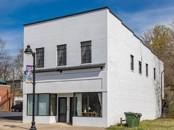 442 1st St, Shenandoah, VA 22849