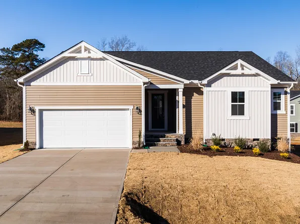 411 Fast Pitch Ln, Four Oaks, NC 27524