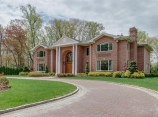 5 Beech Dr, Kings Point, NY 11024