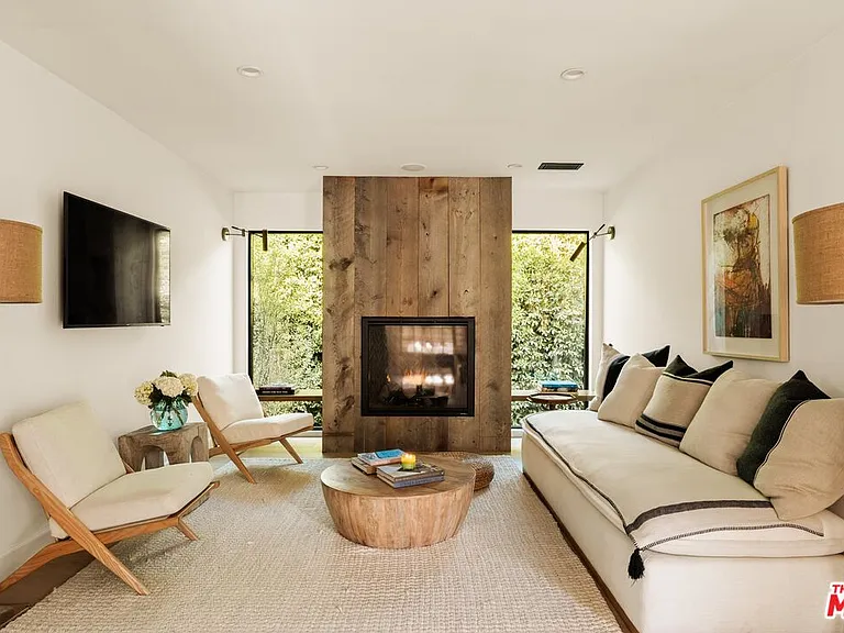 11476 La Maida St — Photo 7