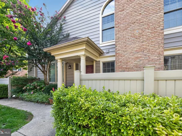 5724 Mayfair Manor Dr #99, Rockville, MD 20852