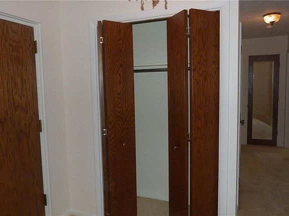 4th image of 520 Meredith Ln APT 403