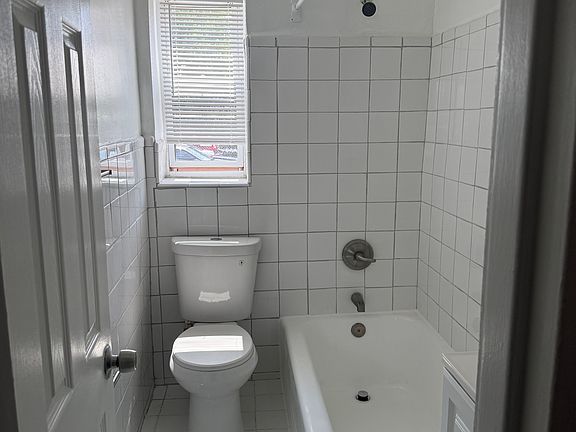 5th image of 294 Terrace Ave APT A