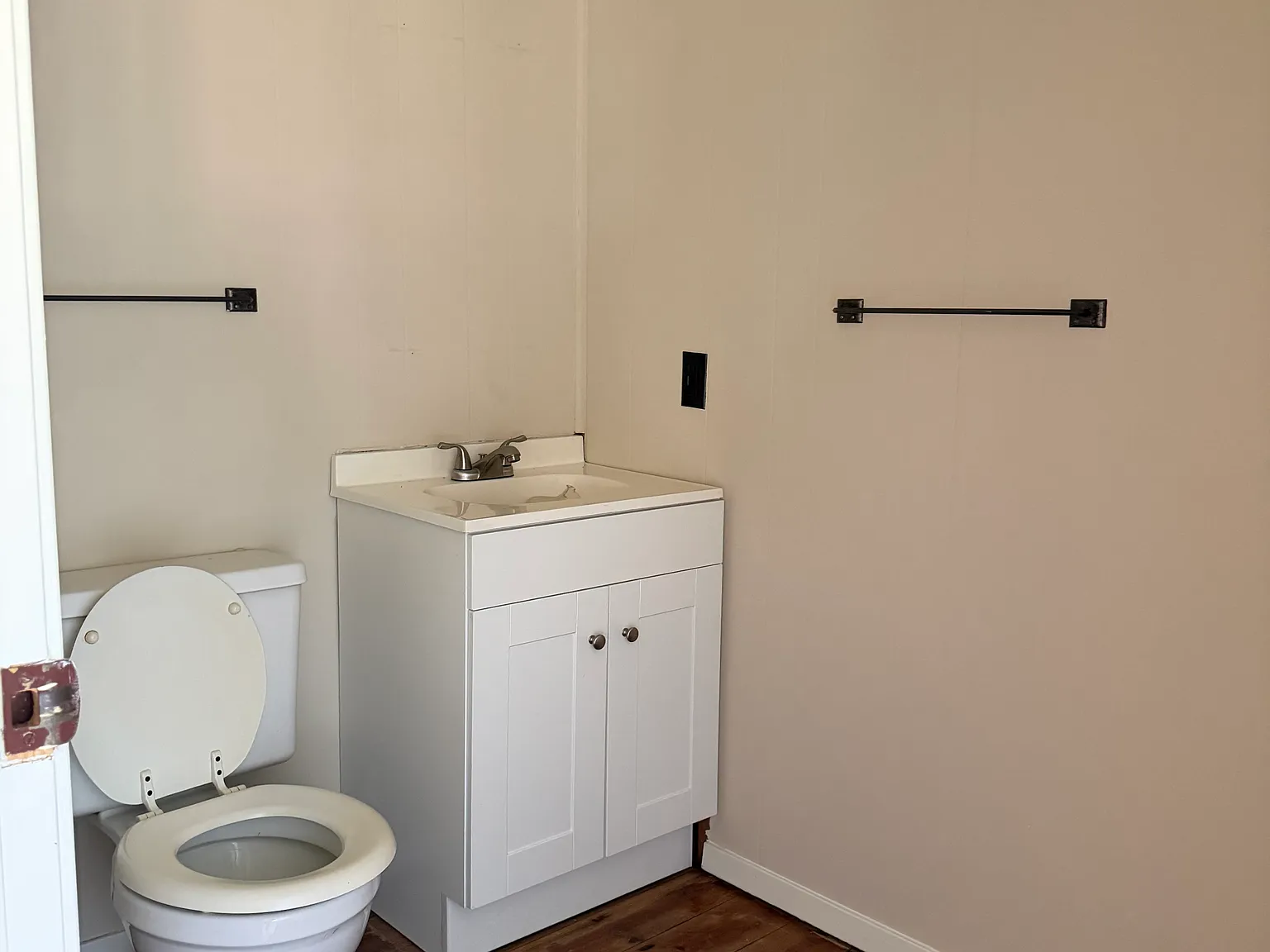 2 bed, 2052 sqft, $1,350 — Photo 4