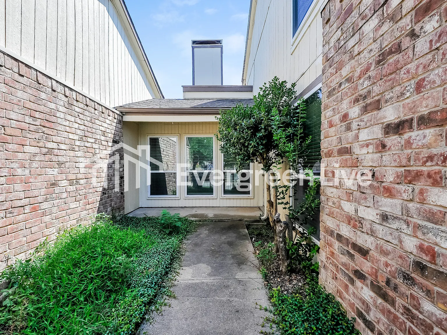 3 bed, 2.0 bath, 1428 sqft, $1,545 — Photo 1