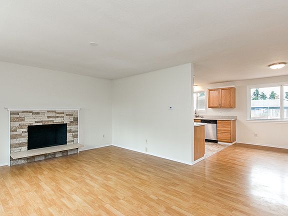 5th image of 4827 223rd St E