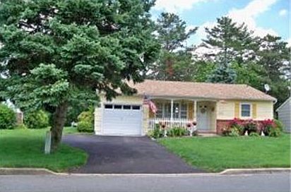 2nd image of 923 Edgebrook Dr N