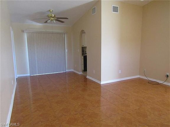 5th image of 1033 NE Van Loon Ln