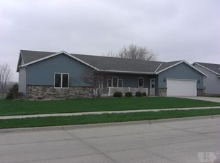 1206 Woodland Dr, Carroll, IA 51401