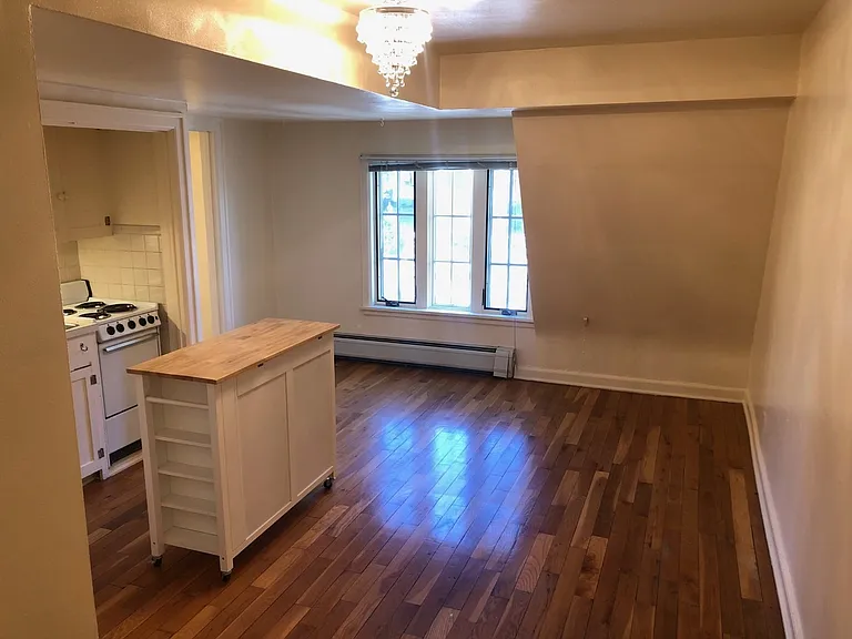 Chateau Apartments — Photo 11