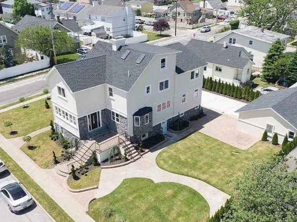 296 Milburn Avenue, Baldwin Harbor, NY 11510