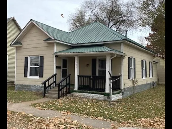 104 Madison St, Macon, MO 63552