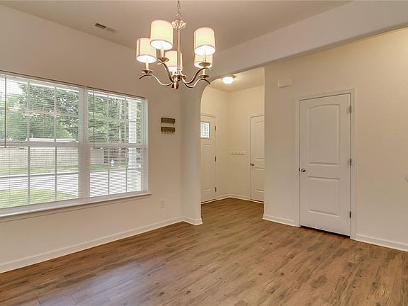 Beautiful foyer entrance leading into a separate Dining Room