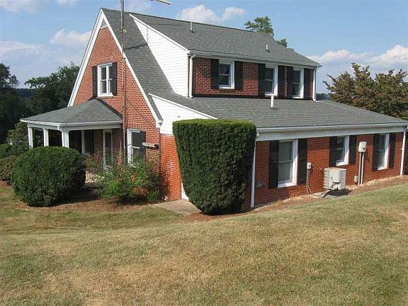 3rd image of 48 Maple Hill Ln
