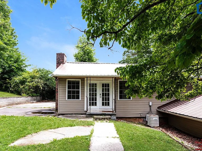 1933 Fenwood Dr — Photo 19