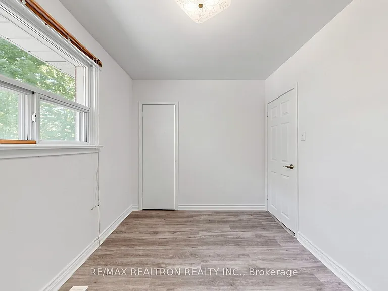 398 Connaught Ave — Photo 23