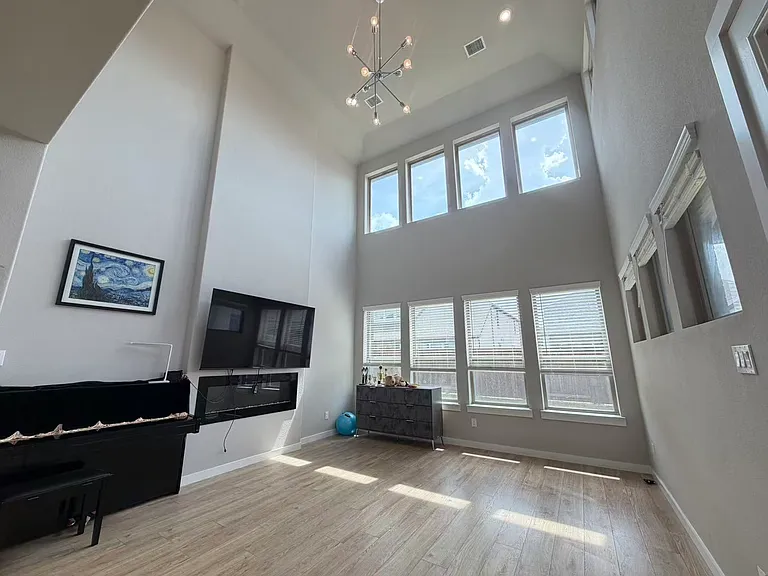 1280 Manfreda St — Photo 13