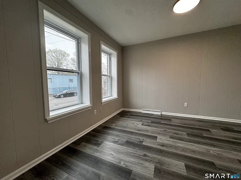 45-51 Cowles St #45 — Photo 24