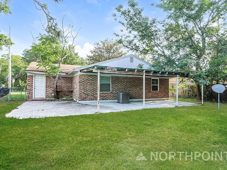 8326 Walden Rd E — Photo 14