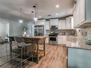 1855 W Lake Park Dr, Mustang, OK 73064