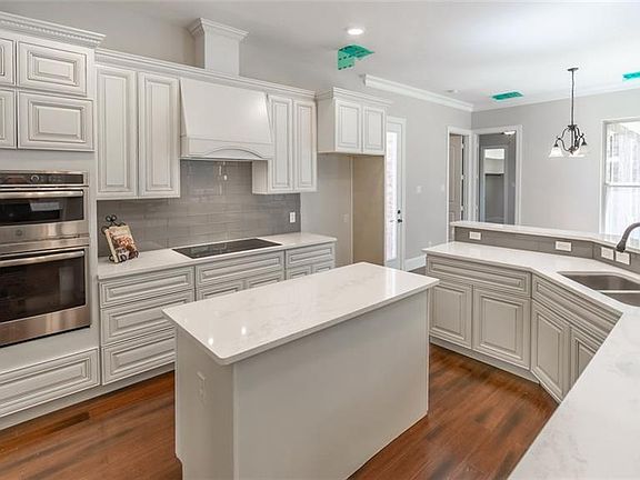 4th image of 2402 Valley View Dr