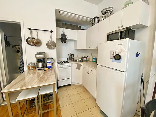 Rented by NY Living Solutions | media 23