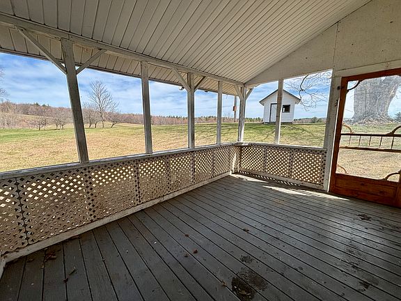 4th image of 3482 Pond Rd #1