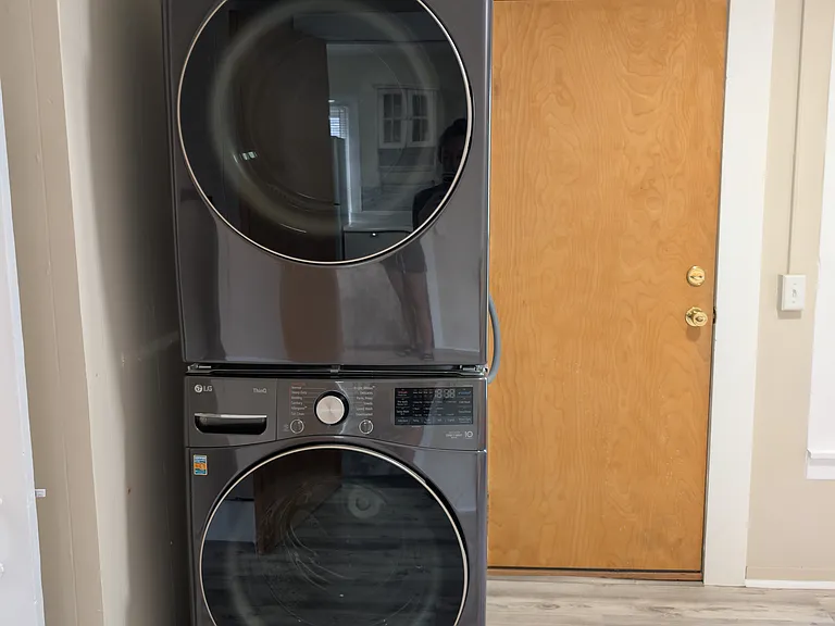 First room / Laundry room