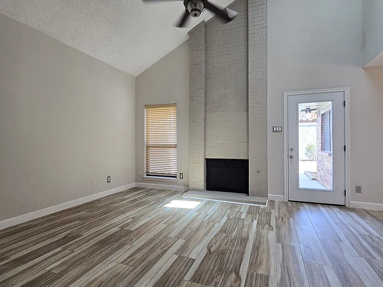 3817 Clover Hill Ln — Photo 2