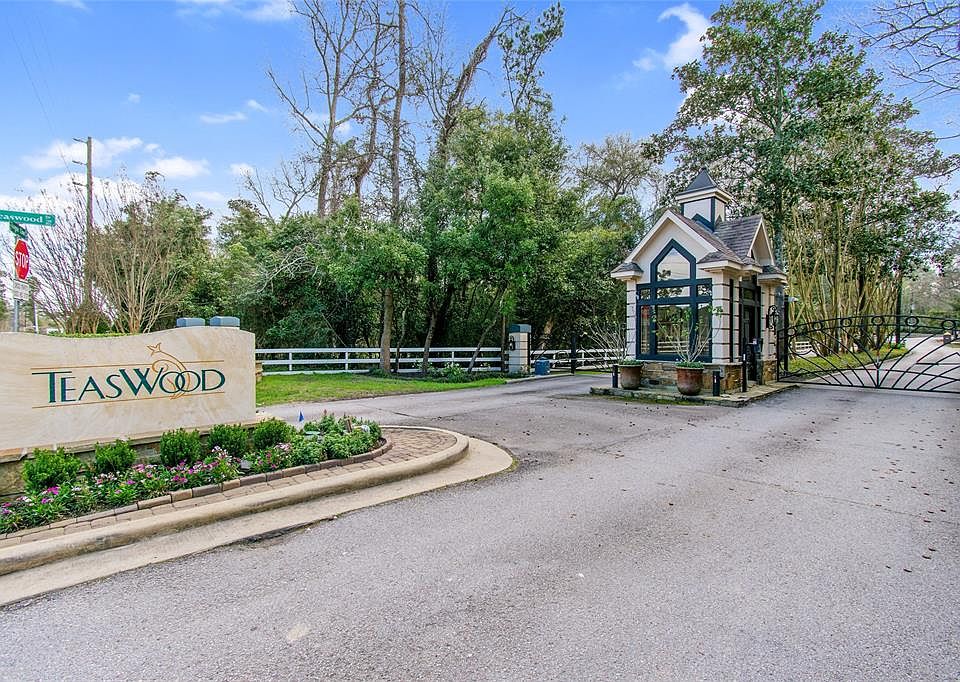 Stately entrance with automatic gate. Property is immediately to your right upon entry.