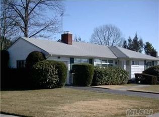 748 Fairview Ave, Westbury, NY 11590