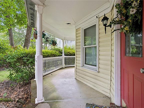 3rd image of 302 Honey Locust Way