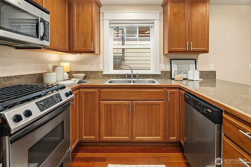 4th image of 118 NW 39th Street #B