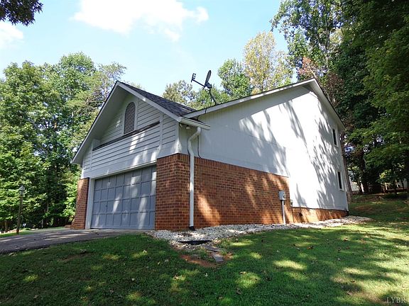 5th image of 410 Lake Vista Dr