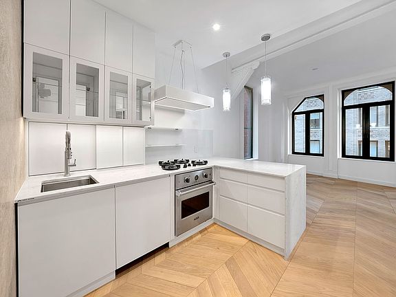 4th image of 14 Maiden Ln #Penthouse