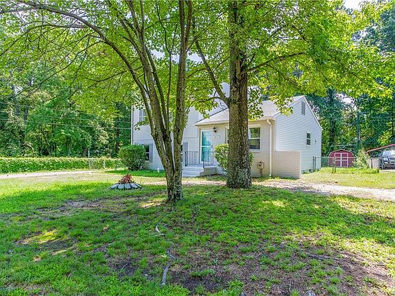 4th image of 3801 Meadowdale Blvd