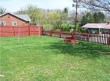 2nd image of 110 Lebanon Manor Dr