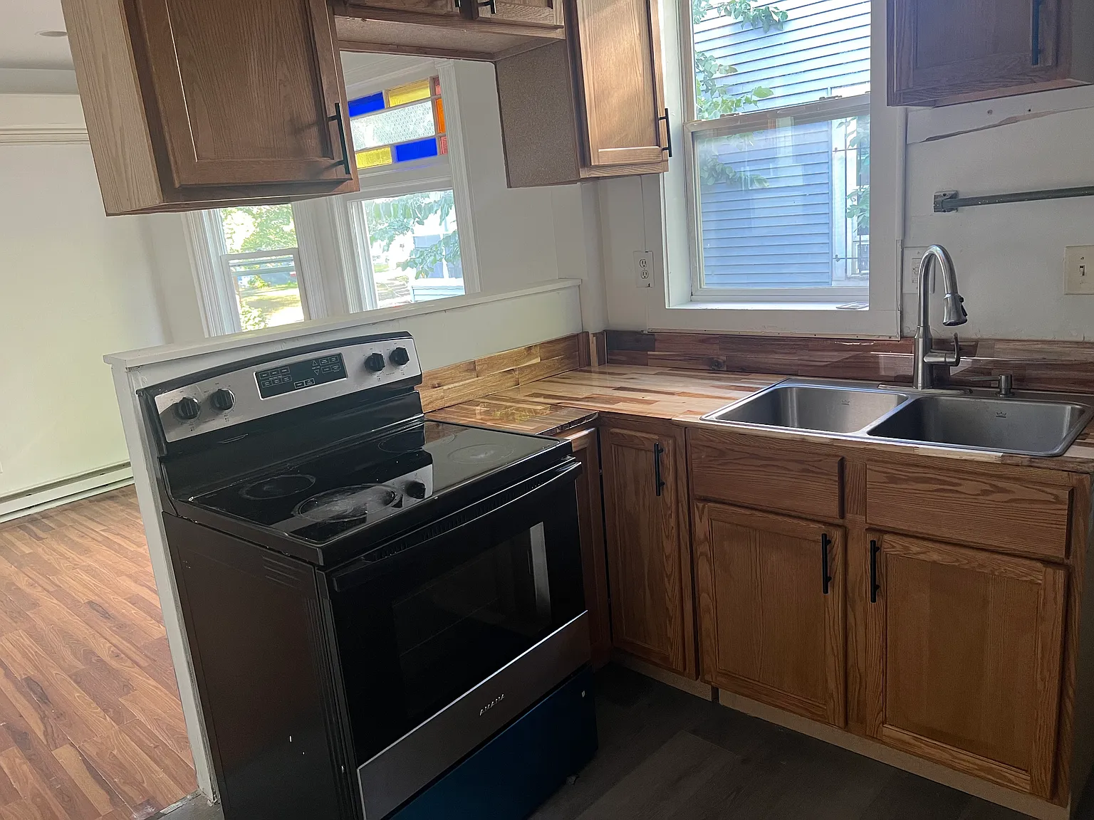 814 Sherburne Ave — Photo 3