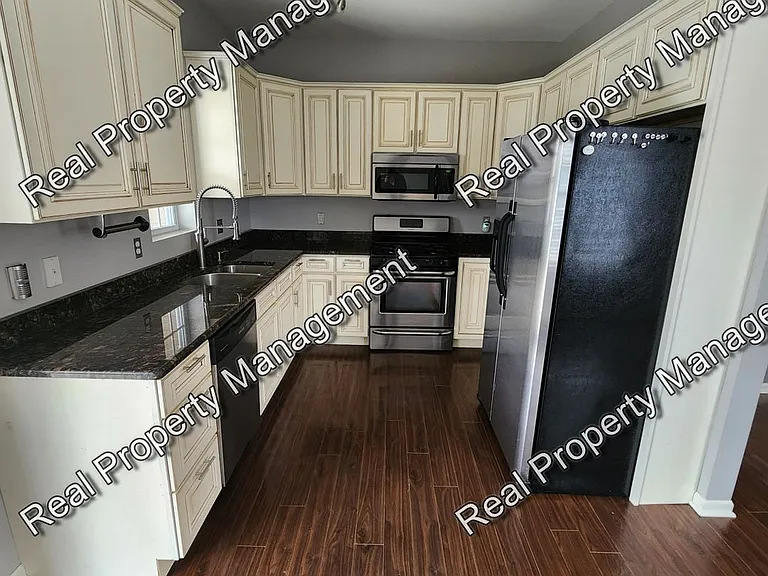 9405 W 142nd Pl — Photo 4