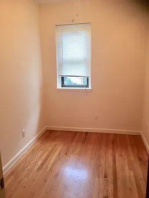 Rented by Halvatzis Realty | media 28