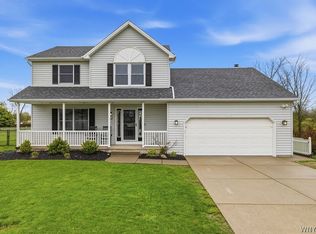 67 Island Park Dr, Grand Island, NY 14072