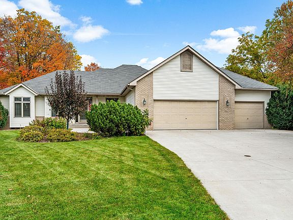 3rd image of 21448 Pointe Dr